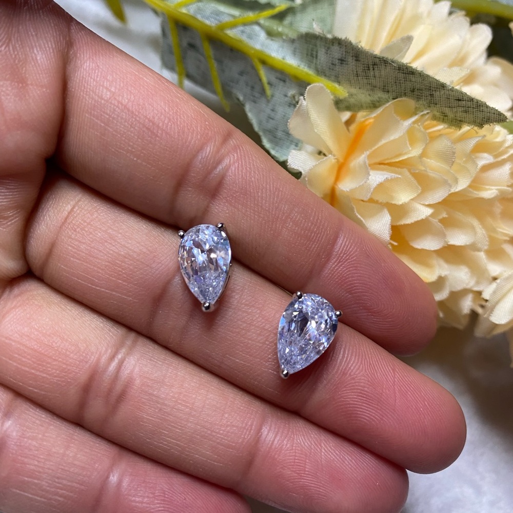 Cubic zirconia studs